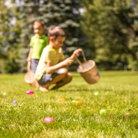 Kids,Looking,For,Easter,Eggs,In,The,Park.,Easter,Eggs